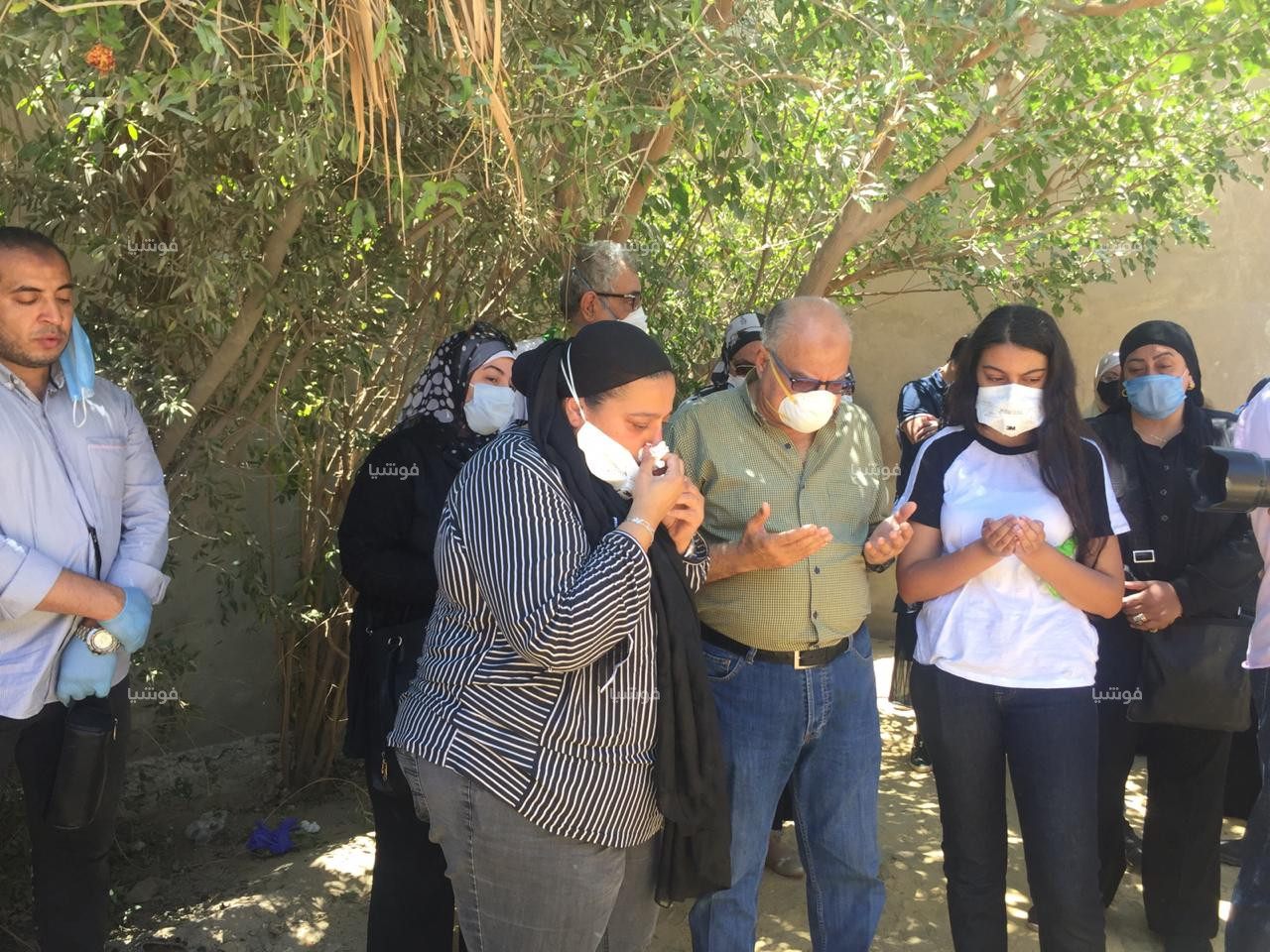 ابنة رجاء الجداوي تبكي بعد رحيل والدتها