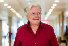 حسين فهمي ينهار من البكاء على الهواء مباشرة ...