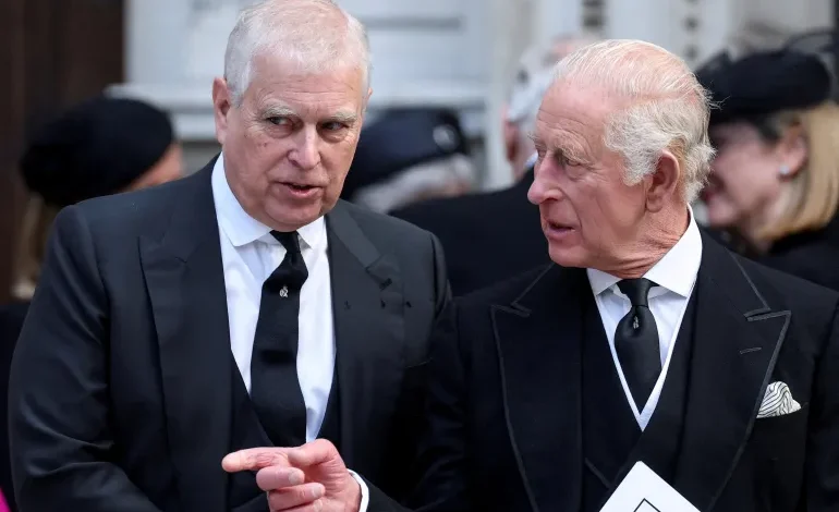 الملك تشارلز الثالث، قصر بكنغهام