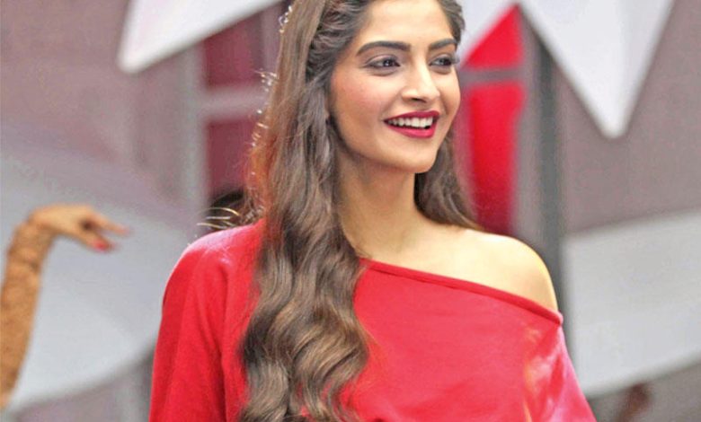 سونام كابور