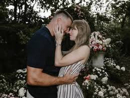 تايلور سويفت وترافيس كيلسي