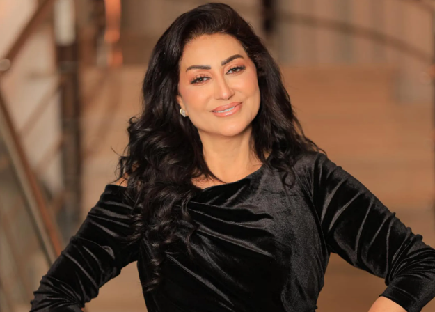 وفاء عامر